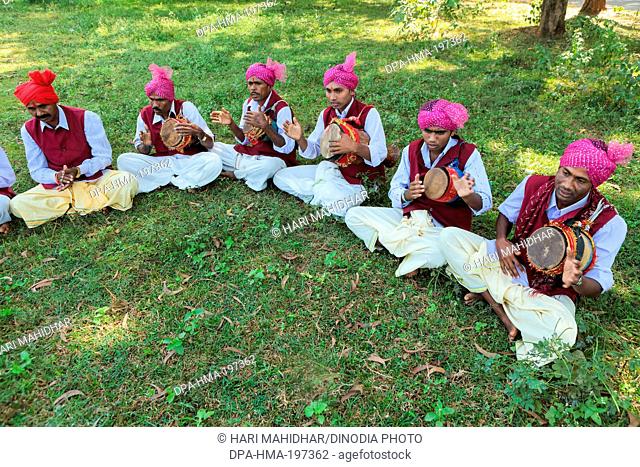 Tribal musicians playing folk music, jagdalpur, bastar, chhattisgarh, india, asia