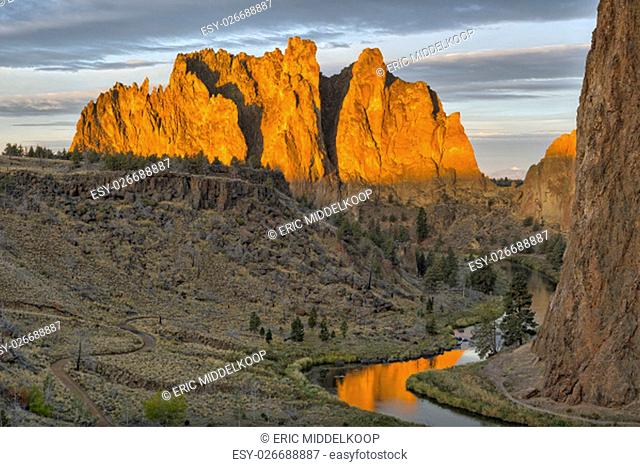 The Smith Rock area is made up of layers of recent basalt flows overlaying older Clarno ash and tuff formations. Approximately 30 million years ago