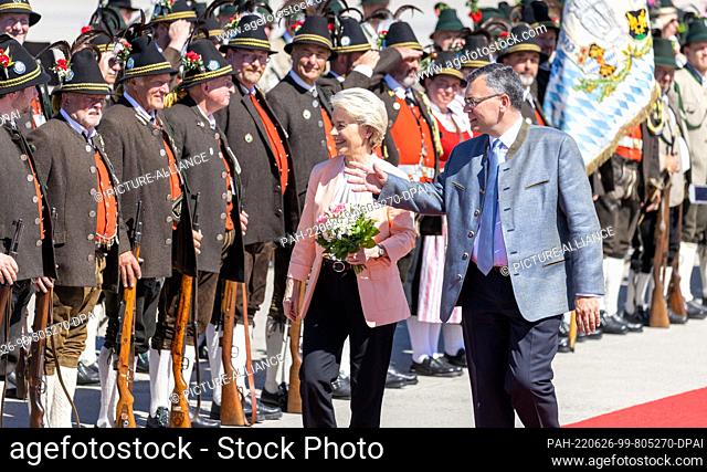 26 June 2022, Bavaria, Munich: Ursula von der Leyen (CDU), President of the European Commission, walks alongside Florian Herrmann (CSU)