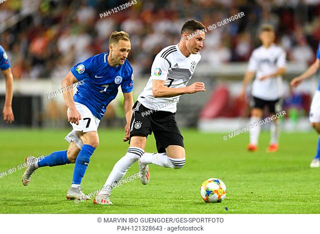 left to right Sander Puri (Estonia), Julian Draxler (Germany). GES / Soccer / EURO Qualification: Germany - Estonia, 11.06