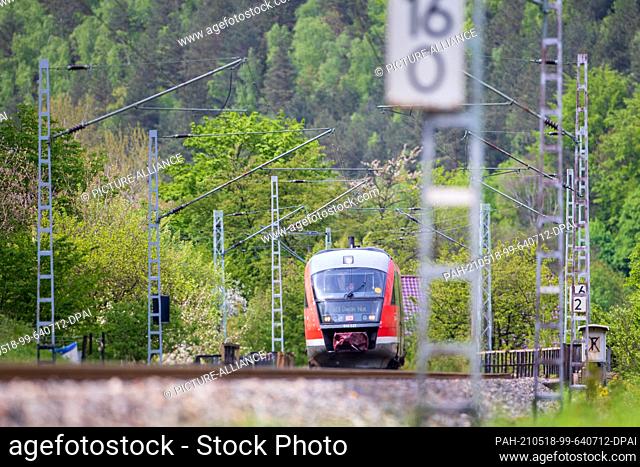 17 May 2021, Saxony, Schöna: A Deutsche Bahn passenger train is travelling in the Elbe Valley towards the Czech town of D··ín (Decin)