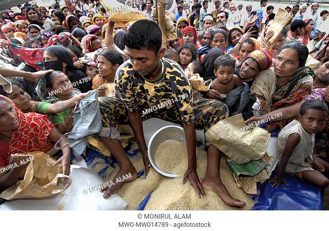 People from low income group gather at a fair price rice shop, run by Bangladesh Rifles or BDR, in Dhaka, Bangladesh April 4, 2008