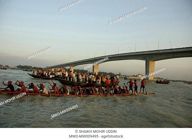 A boat race on the Rupsha River Traditional boat races are a favourate pastime with in the rural areas of Bangladesh during the rainy season when rivers are...