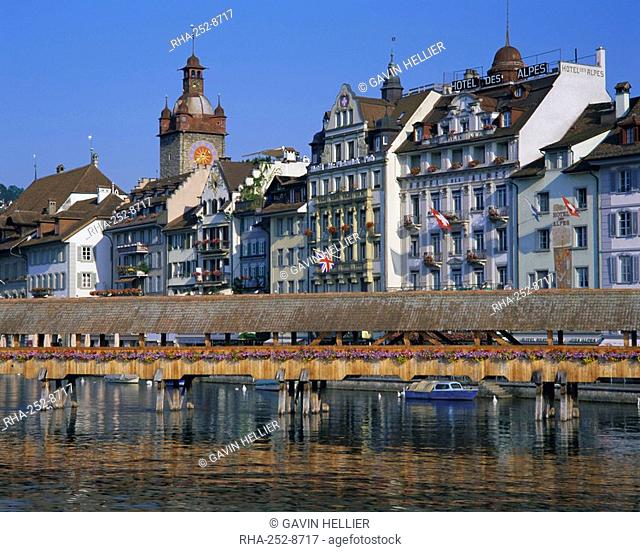 Kapellbrucke, covered wooden bridge, over the River Reuss, Lucerne Luzern, Switzerland, Europe