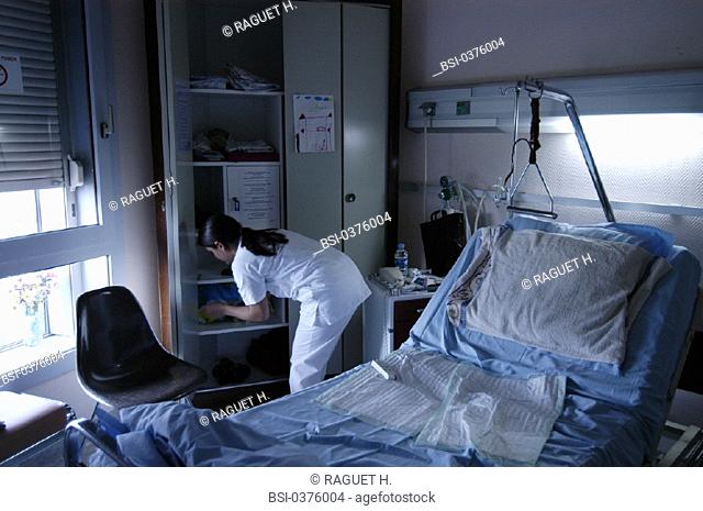 NURSE<BR>Photo essay from hospital.<BR>Institut Gustave-Roussy, in the French region of Ile-de-France. Anti-cancer center