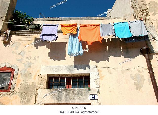 Italy, Europe, Sicily, Ragusa, house, home, clothesline, clothes, clothing, dry, laundry