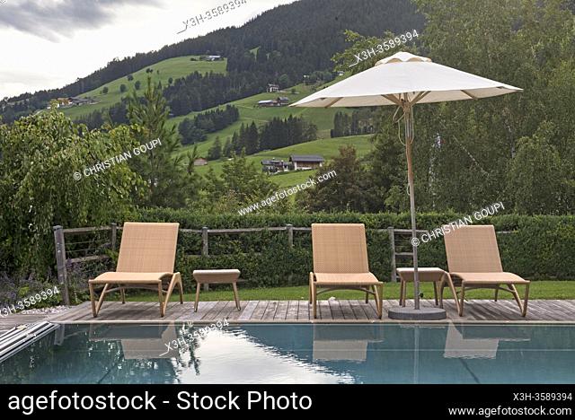 piscine de Hotel Leitlhof, San Candido, Region du Trentin-Haut-Adige, Tyrol du Sud, Italie, Europe du Sud/swimming pool at Hotel Leitlhof, San Candido