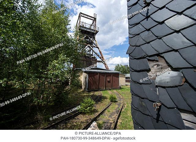 27 July 2018, Germany, Lehesten: View of Shaft IV in Lehesten Slate Park. From 1961 onwards, the winding tower was used to mine slate underground