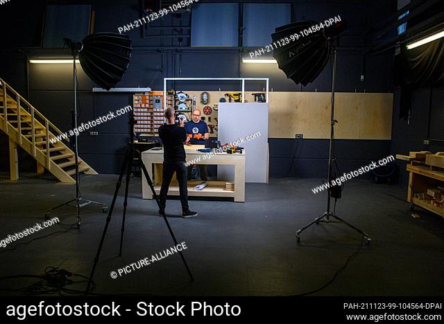 PRODUCTION - 17 November 2021, Saxony-Anhalt, Magdeburg: Sebastian Gauck (r) and Daniel Grünig (from the back) produce a You Tube video in one of the studios of...