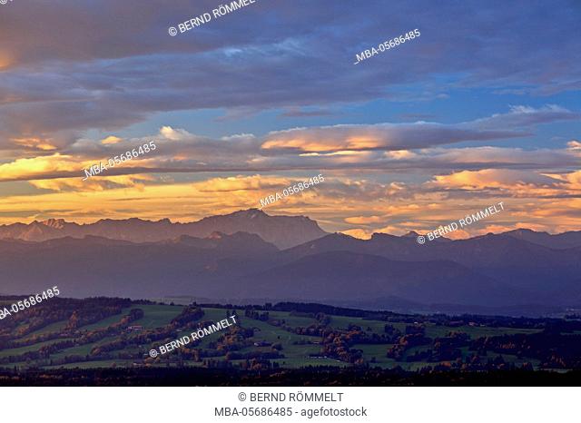 Germany, Bavaria, Upper Bavaria, Pfaffenwinkel, Hohenpeißenberg, view of the Hohenpeißenberg on Zugspitze and Ammergauer alps