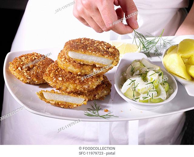 Kohlrabi escalopes with a cucumber salad and potatoes