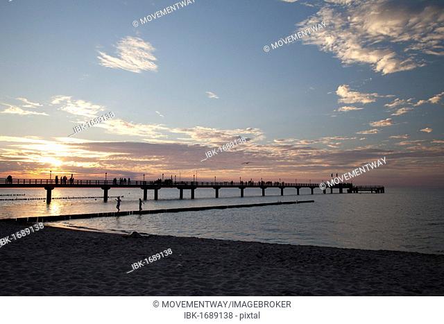 Sunset, pier, Baltic Sea resort town of Zingst, Mecklenburg-Western Pomerania, Germany, Europe