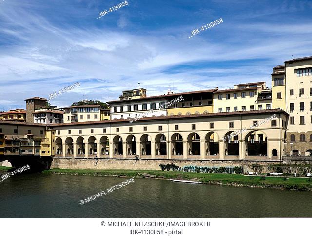 Corridoio Vasariano along the Arno river, Florence, Tuscany, Italy