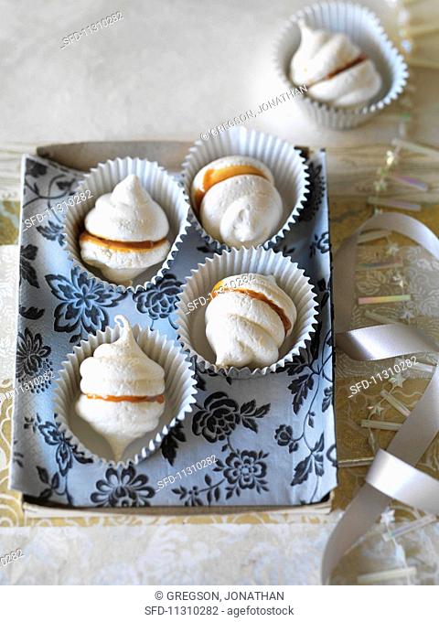 Caramel meringues with sea salt
