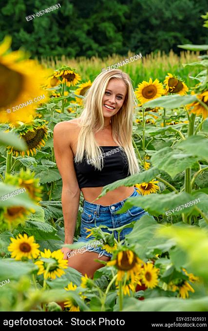 Sunflowerr - nude photos