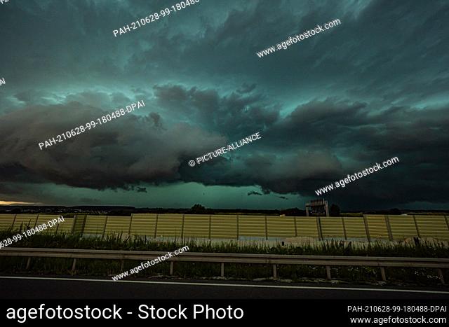 28 June 2021, Esslingen: A massive storm with a shelf cloud moves over the A8 near Esslingen and Stuttgart. Photo: Alexander Hald/vmd-images/dpa