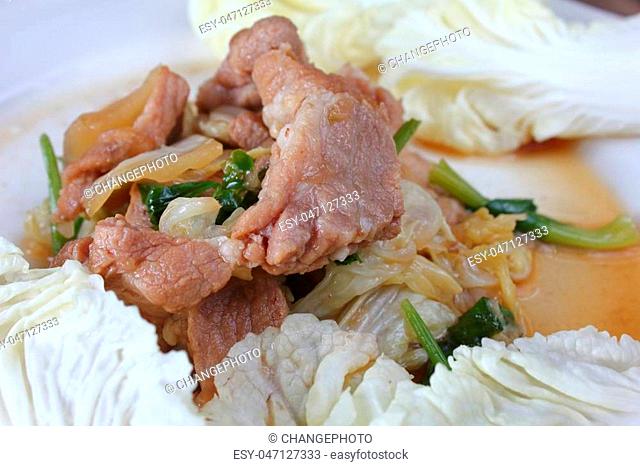 stir fried pork with white cabbage in thaifood