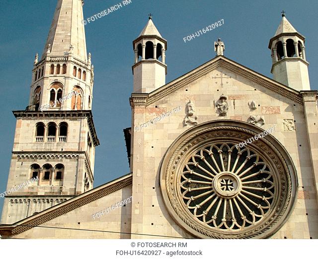 Italy, Modena, Emilia-Romagna, Europe, Cathedrale and Torre Ghirlandina in the town of Modena