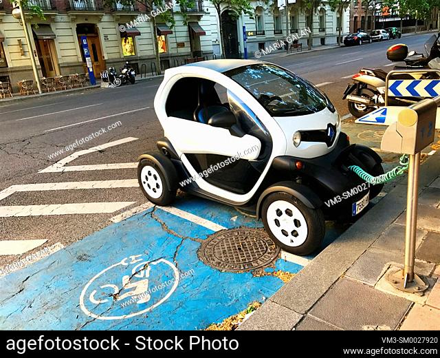 Electric car recharging batteries. Velazquez street, Madrid, Spain