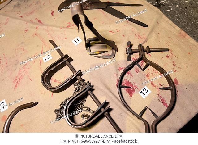 16 January 2019, Hamburg: Reproductions of torture instruments lie in the torture chamber of the Hamburg Dungeon. During the inventory