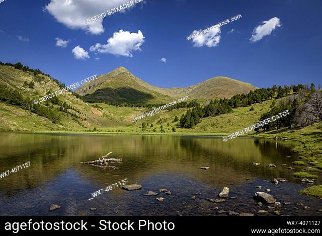 Pic Peric twin peaks seen from the Estany de la Llosa lake (Pyrenees-Orientales, France)