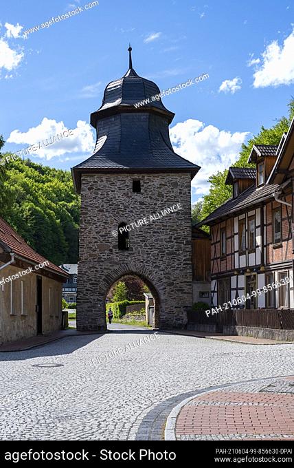 24 May 2021, Saxony-Anhalt, Stolberg: The Knights' Gate at the entrance to the Old Town, built in the 13th century. Originally the gate was called ""Eselsgässer...