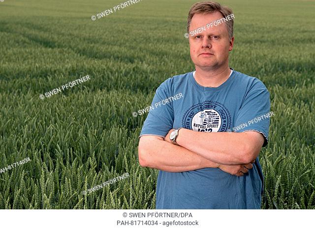 Farmer Rolf Steinkampf stands in a wheat field in Mönchevahlberg, Germany, 22 June 2016. The farmer refuses to allow the Federal Office for Radiation Protection...