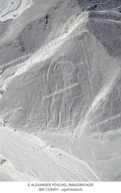 Astronaut, 32m, Nazca Lines, geoglyphs in the desert, Nazca, Peru, South America, Latin America