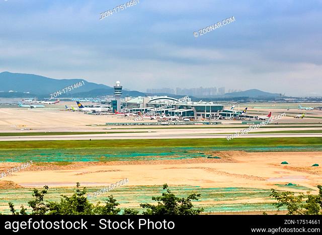 Incheon, Südkorea - 24. Mai 2016: Satellit des Terminal 1 des Flughafen Seoul Incheon International Airport (ICN) in Südkorea