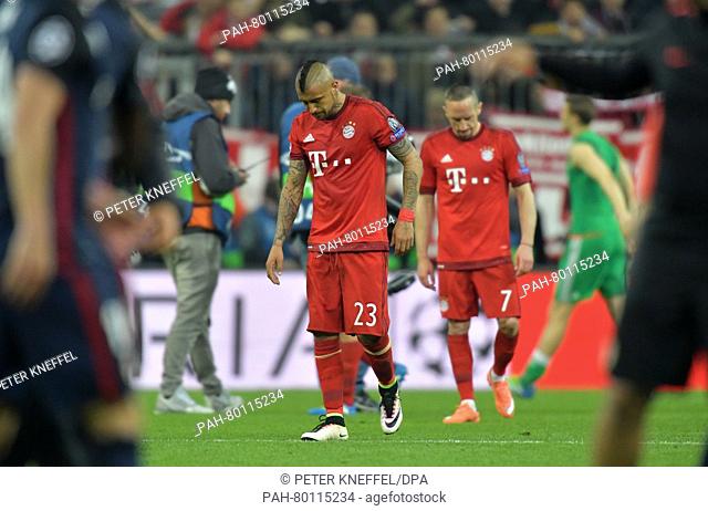 Munich's Arturo Vidal (l) and Franck Ribery leaving the pitch after the second leg soccer match between Bayern Munich and Atletico Madrid at the Allianz Arena...
