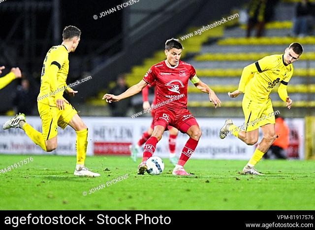 Lierse's Jens Cools and Essevee's Jelle Vossen pictured in action during a soccer match between Lierse Kempenzonen and SV Zulte Waregem