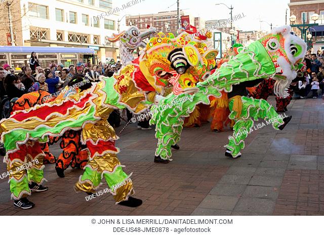 USA, Washington State, Seattle, lion dance at Chinese New Year festival in Chinatown, International District