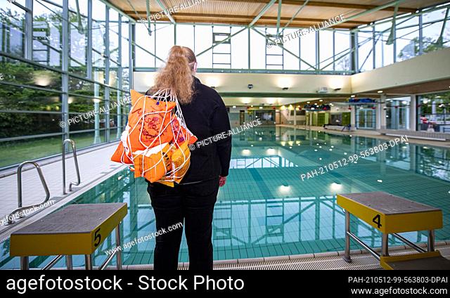 11 May 2021, Lower Saxony, Osnabrück: Sonja Koslowski, certified master pool attendant and manager of the Moskaubad, stands at the edge of the pool with a net...