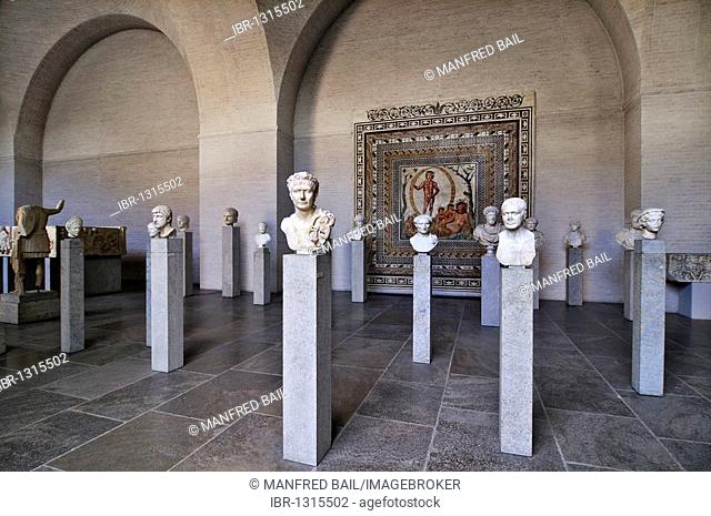 Hall of Roman effigies, Glyptothek museum, Munich, Bavaria, Germany, Europe