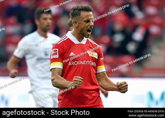 05 September 2020, Berlin: Soccer: Test matches, 1st FC Union Berlin - 1st FC Nürnberg in the old forester's house. Marcus Ingvartsen from Union cheers for his...