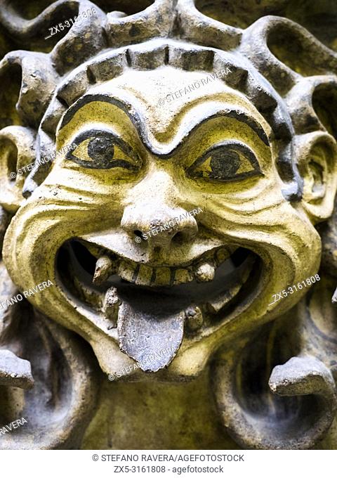 Antefix by large nimbus with the impressive face of the Gorgon: head surrounded by snakes, mouth with four fangs and pendulous tongue