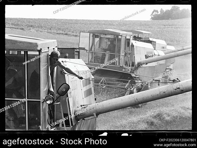 ***AUGUST 8, 1975 FILE PHOTO***The Fortschritt, self-propelled combine harvester made by VEB Mahdrescherwerk Boschofswerda in Singwitz, Germany