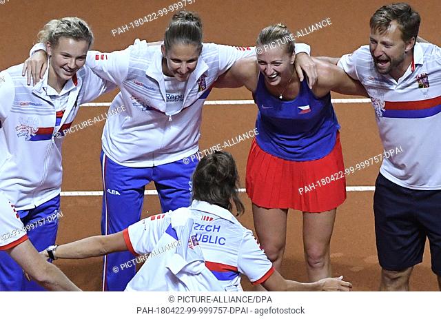 22 April 2018, Germany, Stuttgart: Tennis, Federation Cup - women's semi-final, Germany vs Czech Republic: The Czech team members Katerina Siniakova (l-r)