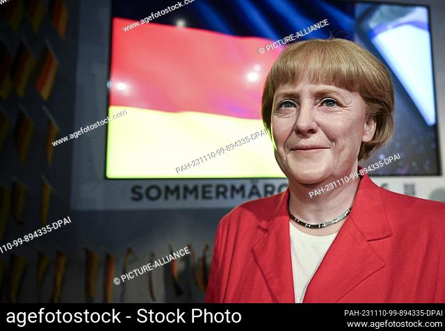 09 November 2023, Berlin: The wax figure of Angela Merkel at Madame Tussauds Berlin. Photo: Jens Kalaene/dpa. - Berlin/Berlin/Germany