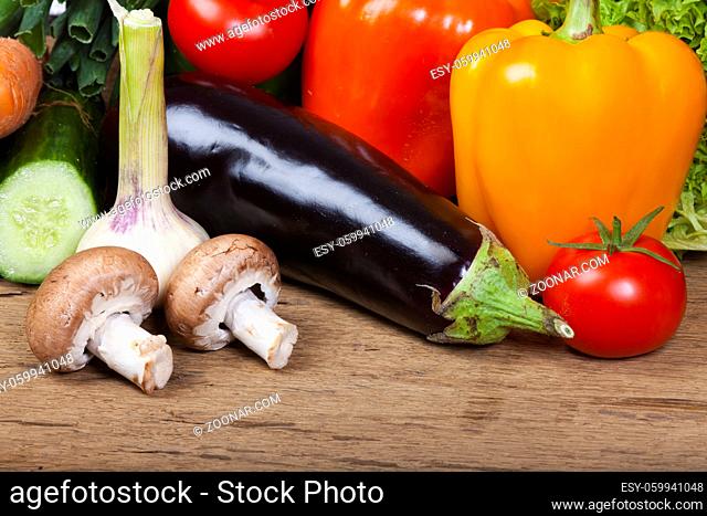 Frisches buntes Gemüse vom Markt