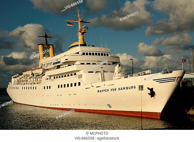 Dieses Passagierschiff fõhrt jeden Tag von Cuxhaven nach Helgoland und wieder zur³ck - 20/06/2008
