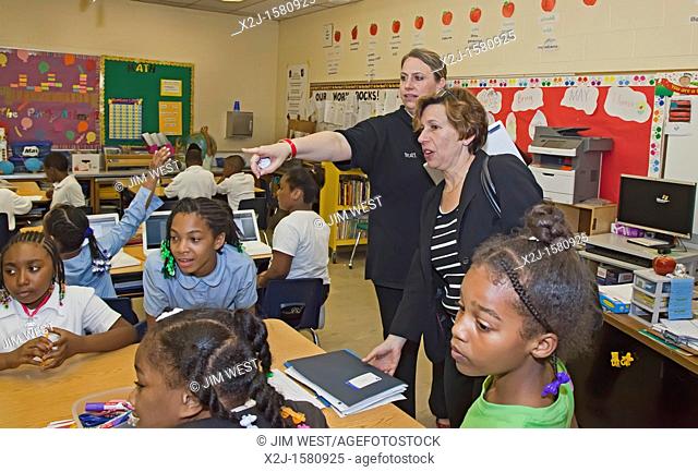Detroit, Michigan - Randi Weingarten standing, right, president of the American Federation of Teachers, visits a third grade class at the Palmer Park...