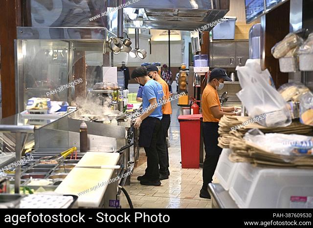 Impressions from Doha / Qatar on December 7th, 2022. View into the kitchen of a restaurant in the food court in the Villaggio Shopping Mall