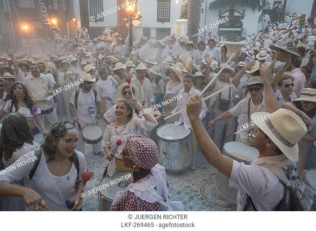 Drums at the talcum powder battle, local festival, revival of the homecoming for emigrants, Fiesta de los Indianos, Santa Cruz de La Palma, La Palma
