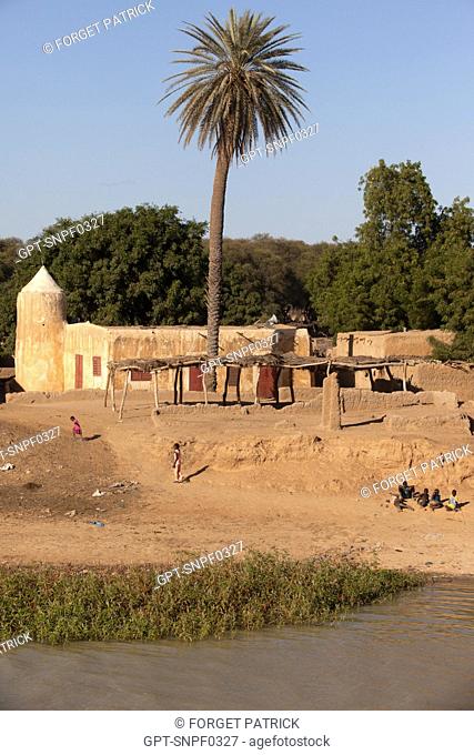 MOSQUE OF THE MOORISH VILLAGE OF SALDE ON THE BANKS OF THE SENEGAL RIVER, MAURITANIA, WEST AFRICA