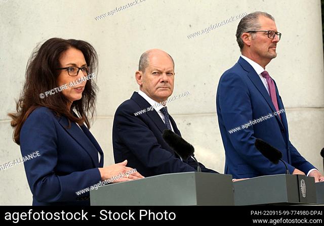15 September 2022, Berlin: Yasmin Fahimi (l-r), Chairwoman of the German Trade Union Confederation (DGB), Chancellor Olaf Scholz (SPD) and Rainer Dulger