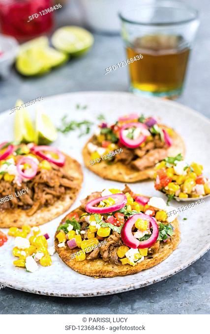 Tostadas with Pulled Pork, Maissalsa and Onions