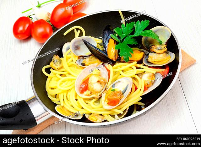 italian traditional food composed by spaghetti pasta and seafood fasolari, clams and mussels