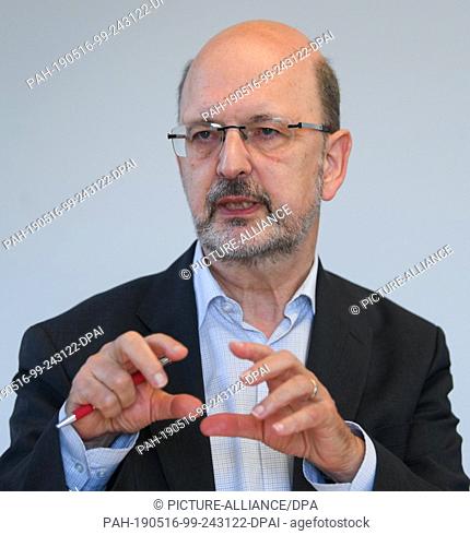 13 May 2019, Hessen, Gießen: Albrecht Beutelspacher, director of the interactive museum ""Mathematikum"", speaks during a press conference