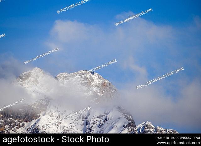 04 January 2021, Austria, Filzmoos: A weather station on the Dachstein massif (south face). Photo: Daniel Karmann/dpa. - Filzmoos/Salzburg/Austria